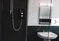 Others 2 Old Railway Hotel porton