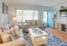 Others 3 Lovely St Pete Beach Cottage, Walk to Beach & Town