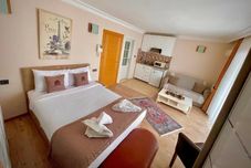 Others Elegance Apart