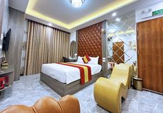 Others 2 Queen Hotel - Mo Lao