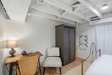 其他 Mid-Century Vibes Basement