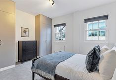 Khác 4 Sunny 2-bed Flat in Chiswick