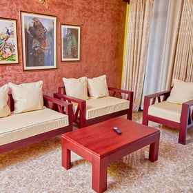 Primary image1Eagle 公寓,Busiiro飯店