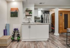 Others 2 Chic Minneapolis Apt - 6 Blocks to Lake Nokomis!
