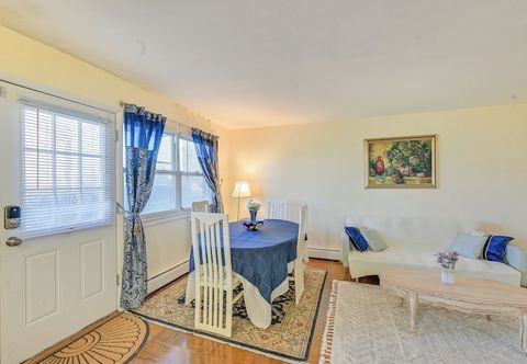 Lain-lain Cozy Bay Shore Condo Near Museums & Outdoor Rec!