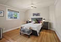 Others 5 North West Nest 30 Day Minimum 2 Bedroom Home by RedAwning