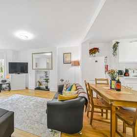 Primary image 1 อพาร์ทเม้นท์แฝดที่สไตลิชกลางเมืองพร้อมสวนส่วนตัว, โรงแรม & ที่พัก West Hampstead