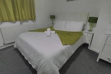 Others Self Contained 2 Bedrooms House Free Parking