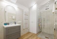 Others 6 ShortStayPoland Zelazna B146