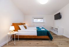 Others 4 ShortStayPoland Zelazna B146