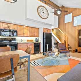 Primary image 1 Scenic 1 Bedroom W/loft at Mount Bachelor Resort!, Old Mill District Hotels