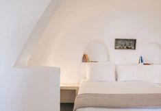 Lain-lain 5 Great cave and Oia Greece