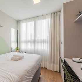 Room 1 Easy Life Campos Salles by Xtay, Free University of the Environment Hotels