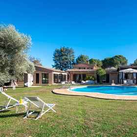 Room 1 Villa Isotta 8 4 Emma Villas, Hotel Bolognola