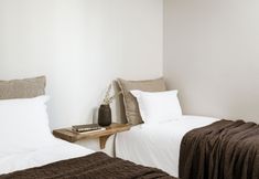 기타 5 NĒRO Light-Filled Suites