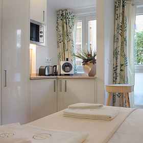 Room 1 GuestHouse by Trip2Portugal, University of Lisbon Hotels