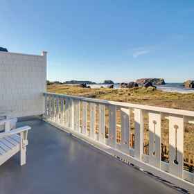 Interior 1 Beachfront Bandon Vacation Rental w/ Ocean View!, Bullards Beach State Park Hotels