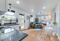 其他 2 Grants Pass Retreat w/ Hot Tub & Mountain Views!