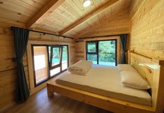 Others 6 King Cabins