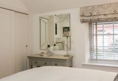 Others 5 9 Chapel Street