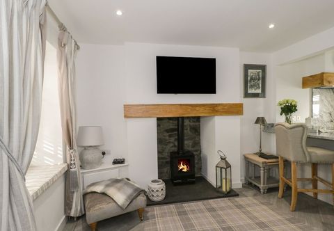 Others 9 Chapel Street