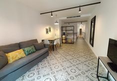Others 2 Liceu Apartments by gaiarooms