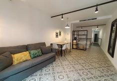 Others 5 Liceu Apartments by gaiarooms