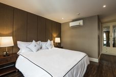 기타 The Elite Thong Lor 25