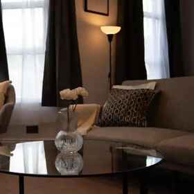 Primary image 1 อพาร์ทเมนท์ 3 ห้องนอนที่มีเสน่ห์ในลอนดอน, โรงแรม & ที่พัก West Hampstead