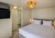 Others 3 Hillside Elegance