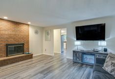 Others 5 Modern Puyallup Townhome w/ Backyard & Fireplace