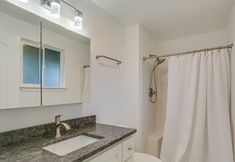 Others 7 Modern Puyallup Townhome w/ Backyard & Fireplace