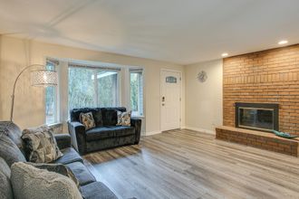 Lain-lain 4 Modern Puyallup Townhome w/ Backyard & Fireplace
