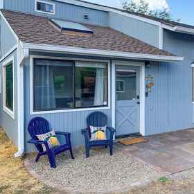 Interior 1 Bend Home w/ Fire Pit, 4 Mi to High Desert Museum!, High Desert Museum Hotels