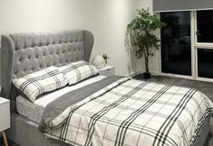 Others 4 Beautiful 2-bed High Rise Apartment in Royal Wharf