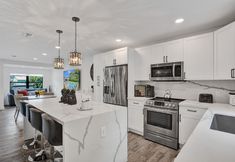 อื่นๆ 7 Monkey House