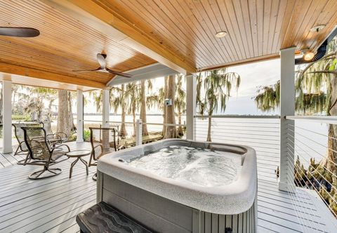 其他 Hot Tub & Fire Pit: Lakefront Home on Lake Eloise