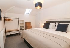 Others 5 2 Dew Street