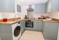 Others 7 2 Dew Street