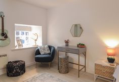 Others 7 Flat 4, The Byre