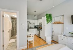 Others 7 Cozy Somerville Studio: 2 Mi to Boston, Walk to T!