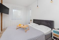 Khác 2 Aesthetic Deep Blue Apartment by Renters