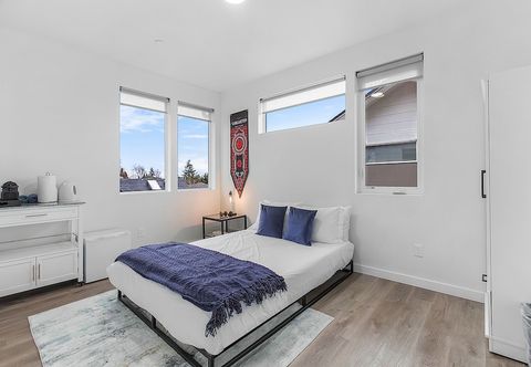 Khác Tides of Seasmoke Suite