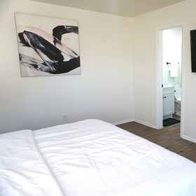 Room 1 Newly Updated Cozy Home, ArtCentre of Plano Hotels