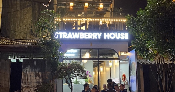 อื่นๆ Strawberry House