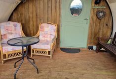 Others 2 Cosy 1 Bedroom Cabin- Moon Pod