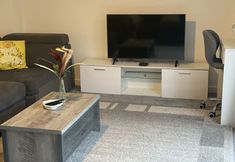 其他 4 Impeccable 3-bed House in Northampton