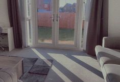 其他 7 Impeccable 3-bed House in Northampton