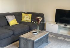 其他 6 Impeccable 3-bed House in Northampton