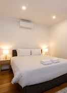 Room Entire House in Port Melbourne w/ Parking & Pool